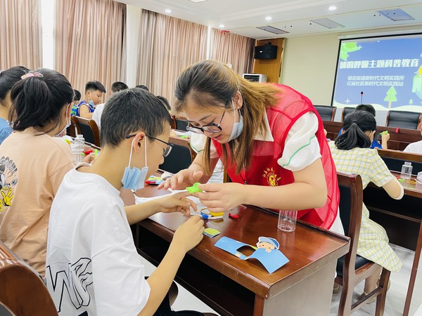 红庙社区新时代文明实践站，2022年7月10日，在红庙社区开展肺的呼吸主题未成年人科普教育活动。（拍摄作者：红庙社区高超） (6).jpg